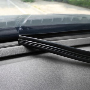 Rubber seal strip for car door and window